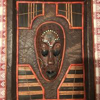 Quadro etnico tribale con maschera in legno
