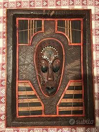 Quadro etnico tribale con maschera in legno