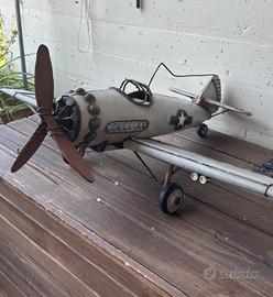 Aereo in latta decorativo