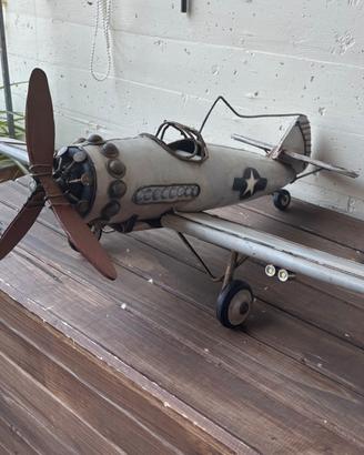 Aereo in latta decorativo