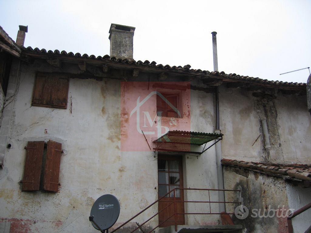 CASA ACCOSTATA centrale completamente da ristruttu - Altro