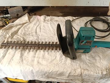 tagliasiepi  black & Decker elettrico 