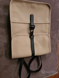 zaino nuovo, in materiale antipioggia , beige