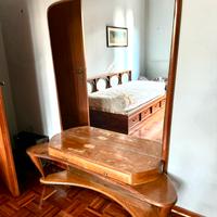 Toilette comó antico in legno con specchio
