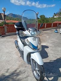  Honda sh 300 tagliando appena fatto. 1500€..