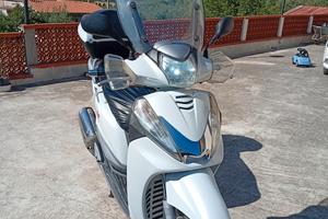  Honda sh 300 tagliando appena fatto. 1500€..