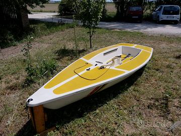 Barca X14 simile a laser