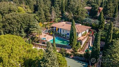 Villa Con Piscina e Giardino