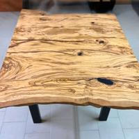 Tavolo in legno massello di ULIVO