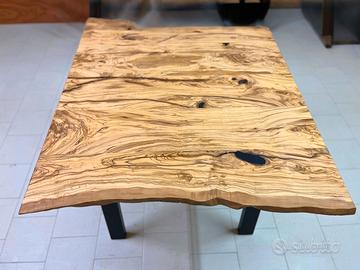 Tavolo in legno massello di ULIVO