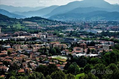 Palazzo / Stabile di 2900 m² con più di 5 locali a