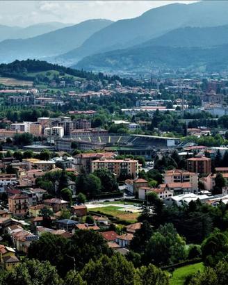 Palazzo / Stabile di 2900 m² con più di 5 locali a