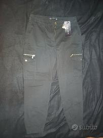 Pantalone nero con tasche laterali