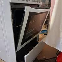 Indesit Cucina 4 fuochi