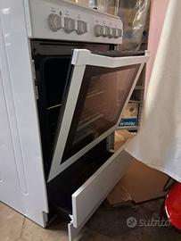 Indesit Cucina 4 fuochi