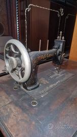 Antica macchina da cucire Kayser a pedale con base