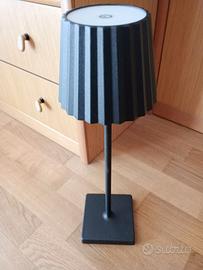 Lampada a led ricaricabile con cavetto