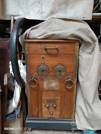 Vecchia pompa per palombari