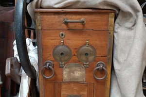 Vecchia pompa per palombari