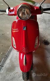 Vespa 125 2018 rosso/sellino beige – 13.600 km