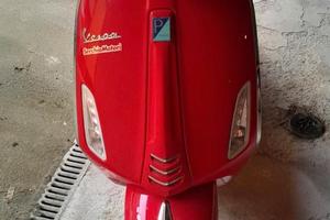 Vespa 125 2018 rosso/sellino beige – 13.600 km