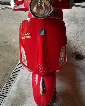 Vespa 125 2018 rosso/sellino beige – 13.600 km
