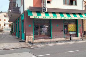 locale commerciale  fronte strada 