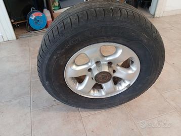 cerchi in lega 16" e gomme