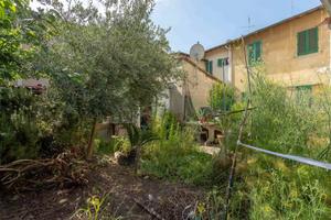 Casa indipendente di 224 m² con più di 5 locali a 