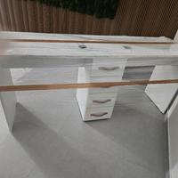 tavolo manicure più lettino estetico