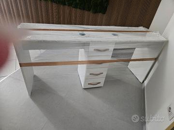 tavolo manicure più lettino estetico