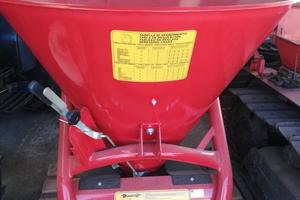 Spandiconcime nuovo, marca Cosmo capacità 500 Kg