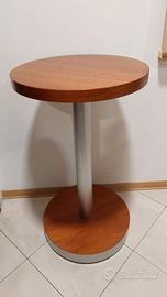 Tavolino alto con rotelle
