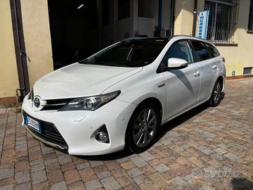Toyota Auris Touring Sport 1.8 hybrid Lounge