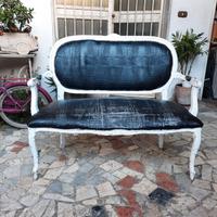 Piccolo divanetto antico in legno da restauro 