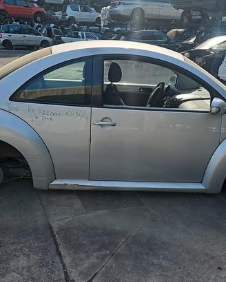VW NEW BEETLE 2006 SOLO PER RICAMBI