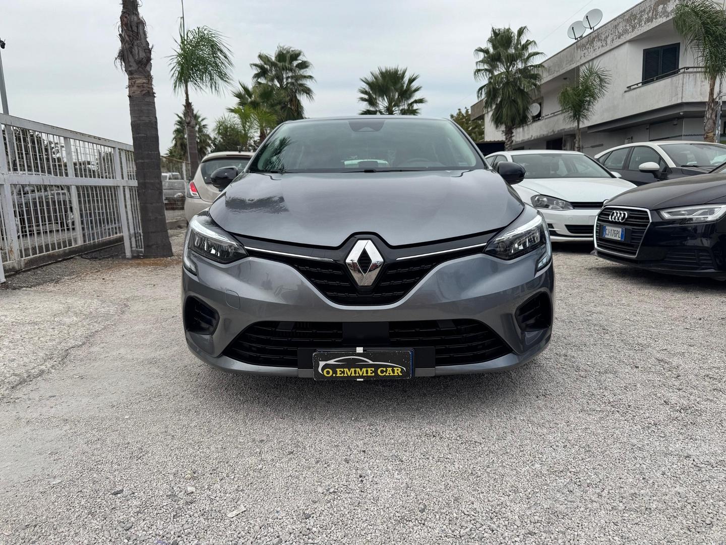 Renault Clio 2023 photo 2