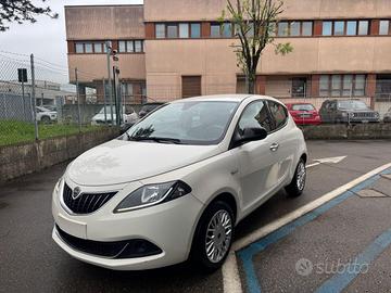 LANCIA Ypsilon 1.0 FireFly 5 porte Hybrid Silve