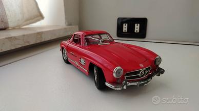 Burago Mercedes-Benz SL del 1954 in scala 1/18