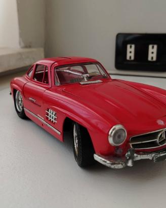 Burago Mercedes-Benz SL del 1954 in scala 1/18
