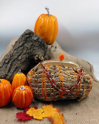 Splendida pochette handmade perfetta per l'autunno