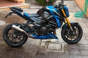 Suzuki gsxs 750