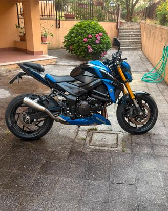 Suzuki gsxs 750