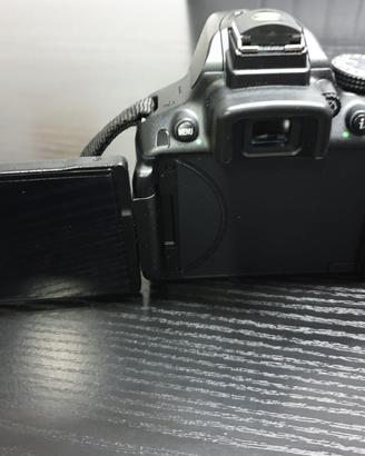 Reflex Nikon D5300 + 35 mm obiettivo Pochi SCATTI