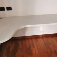 Penisola-scrivania da parete con gamba