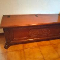 Divano e cassapanca in legno