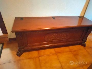 Divano e cassapanca in legno