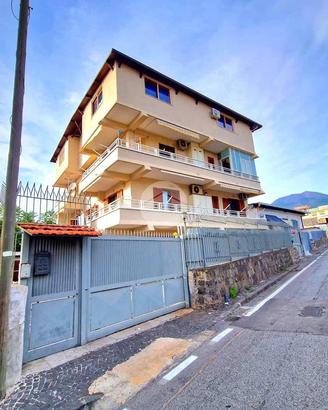 3 LOCALI A TORRE DEL GRECO