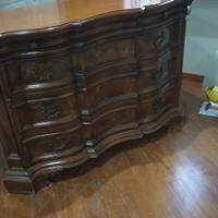 comò in noce con cassetti laminati in radica