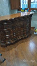 comò in noce con cassetti laminati in radica